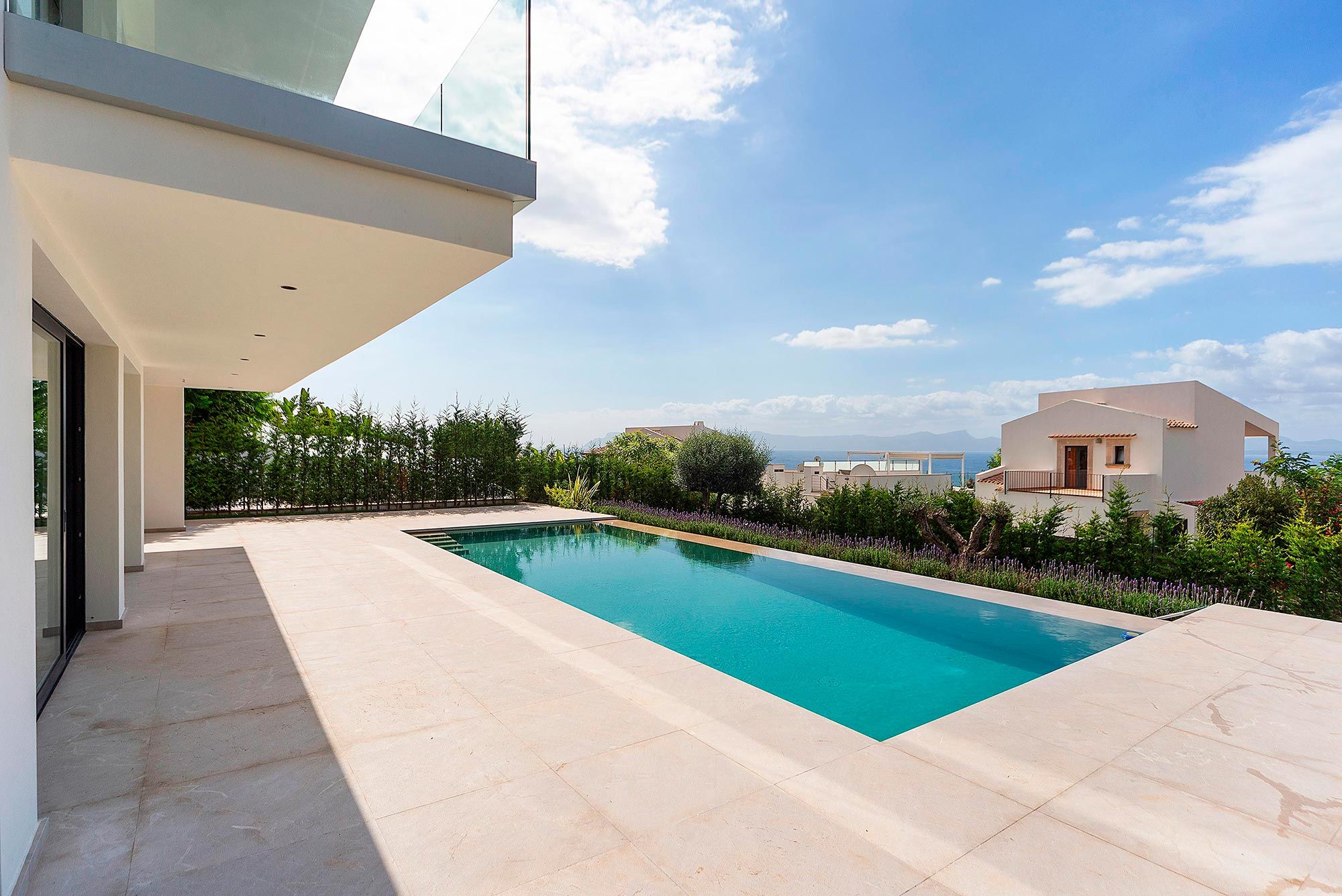 Spektakuläre Villa Mit Blick Aufs Meer In Puerto De Alcudia - Neptunus ...