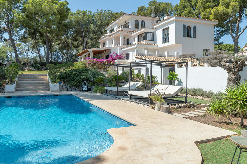 Geräumige Villa mit Meerblick und herrlichem Pool in Cas Catala