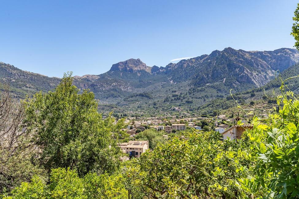 Modernes Neubau-Stadthaus mit Bergblick im Herzen von Sóller