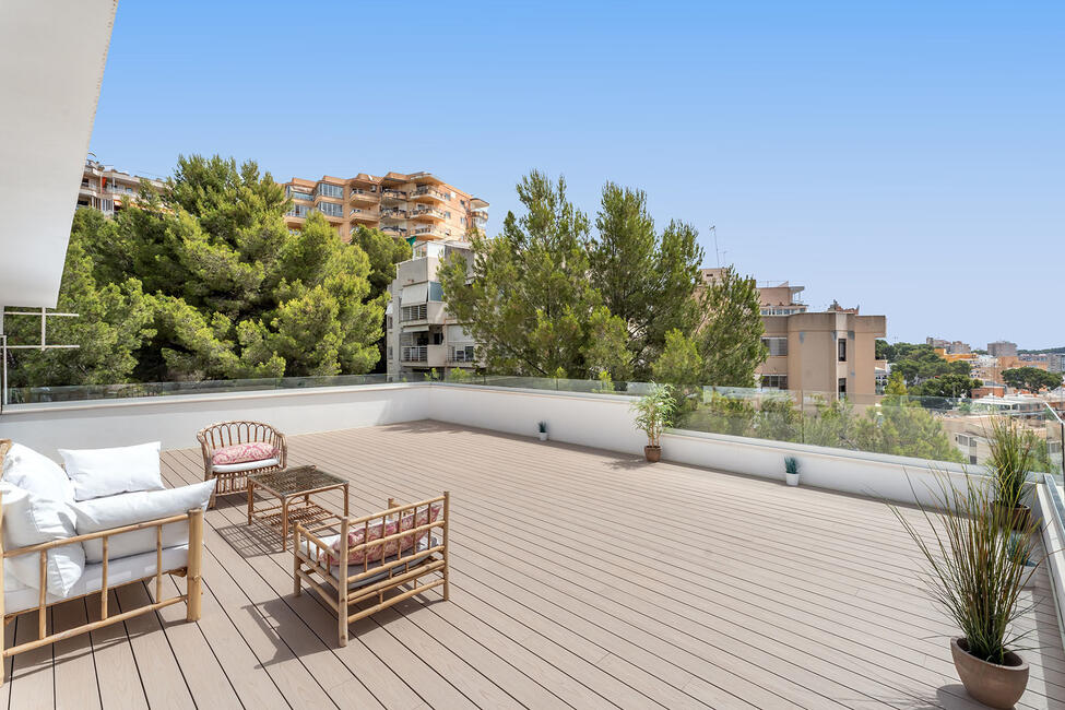 Stilvolles Penthouse mit grosser Dachterrasse und Meerblick in Sant Agusti
