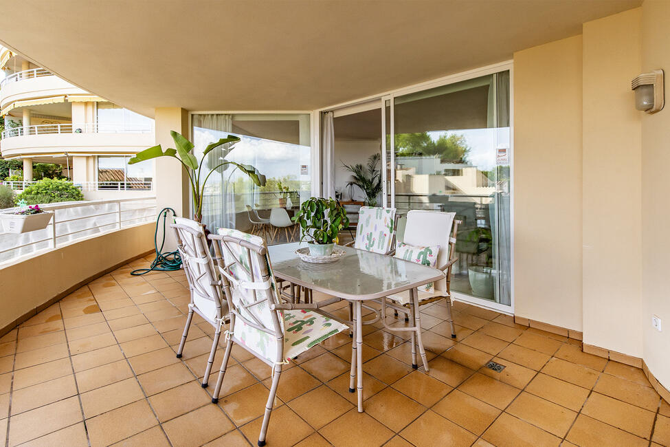 Schönes Apartment mit Meerblick in Golfplatznähe in Bendinat