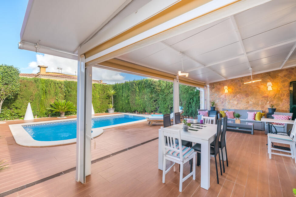 Gepflegte Doppelhaushälfte mit Pool und Dachterrasse in Puig de Ros