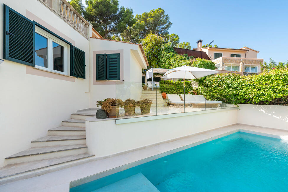 Mediterrane Villa mit Pool, Teilmeerblick und Gästeapartment in Genova