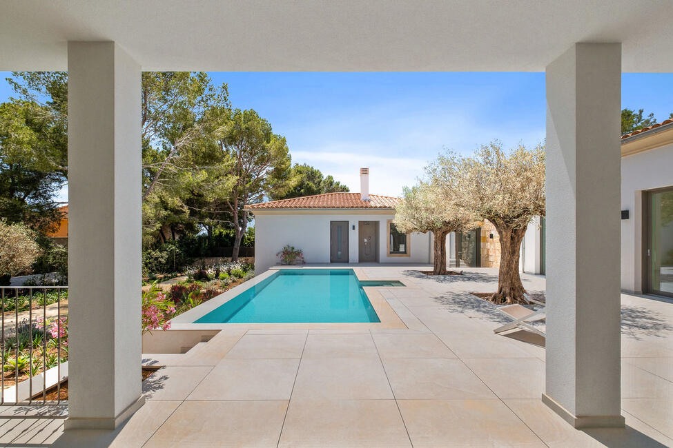 Hübsche Neubau-Villa mit Pool und Teilmeerblick in Sol de Mallorca