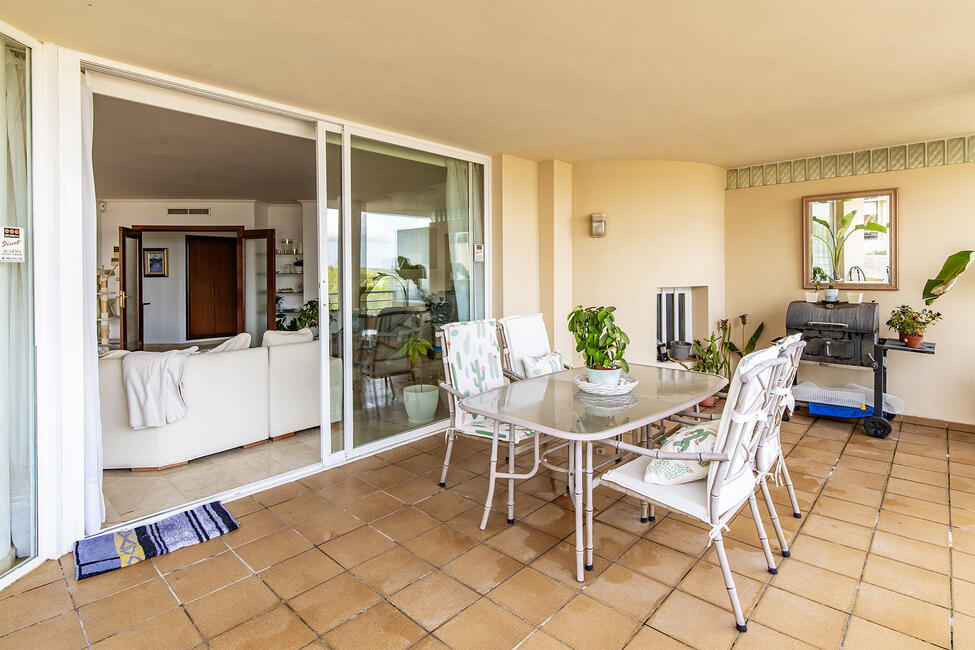 Schönes Apartment mit Meerblick in Golfplatznähe in Bendinat