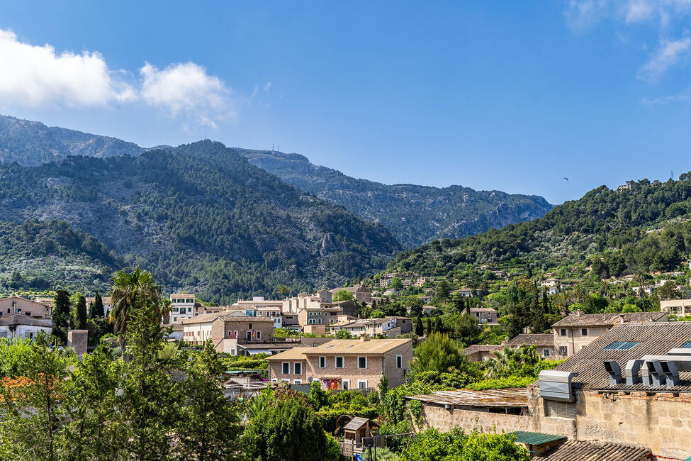 Modernes Neubau-Stadthaus mit Bergblick im Herzen von Sóller