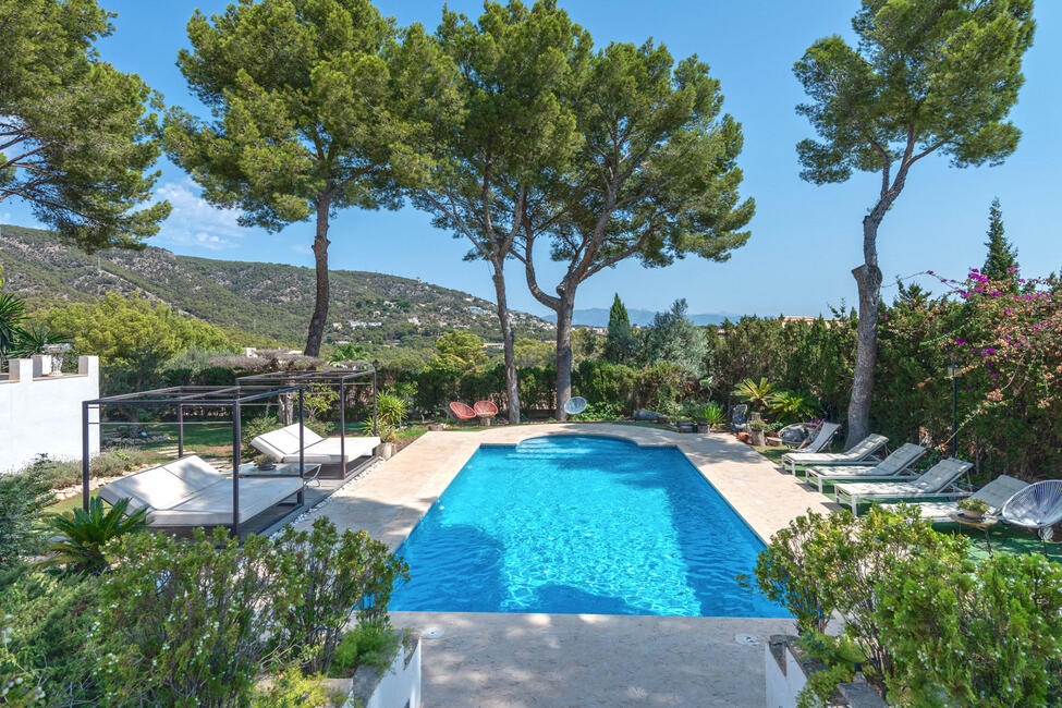 Geräumige Villa mit Meerblick und herrlichem Pool in Cas Catala