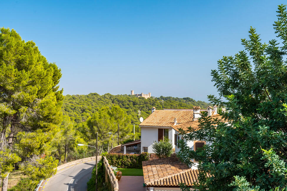 Mediterrane Villa mit Pool, Teilmeerblick und Gästeapartment in Genova