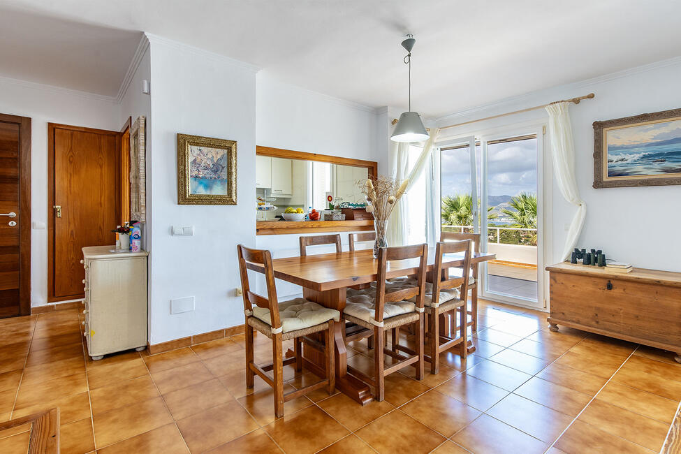 Attraktives Maisonette-Apartment mit fantastischem Meerblick in Santa Ponsa