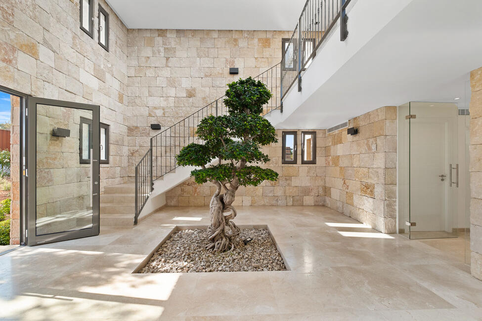 Hübsche Neubau-Villa mit Pool und Teilmeerblick in Sol de Mallorca