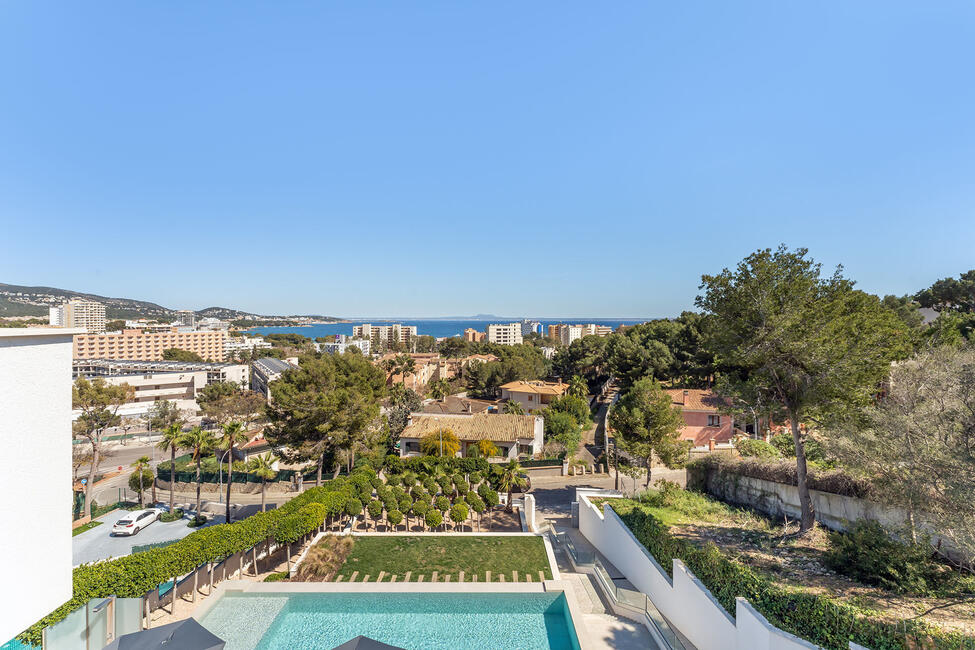 Atemberaubende Neubau-Villa mit Meerblick und Fahrstuhl in Palmanova