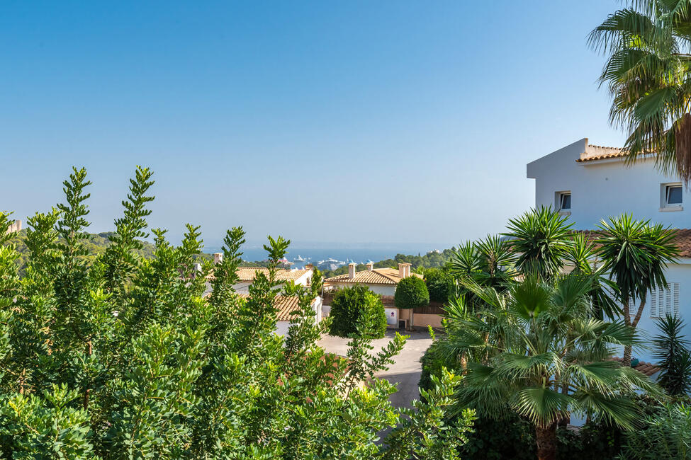 Mediterrane Villa mit Pool, Teilmeerblick und Gästeapartment in Genova