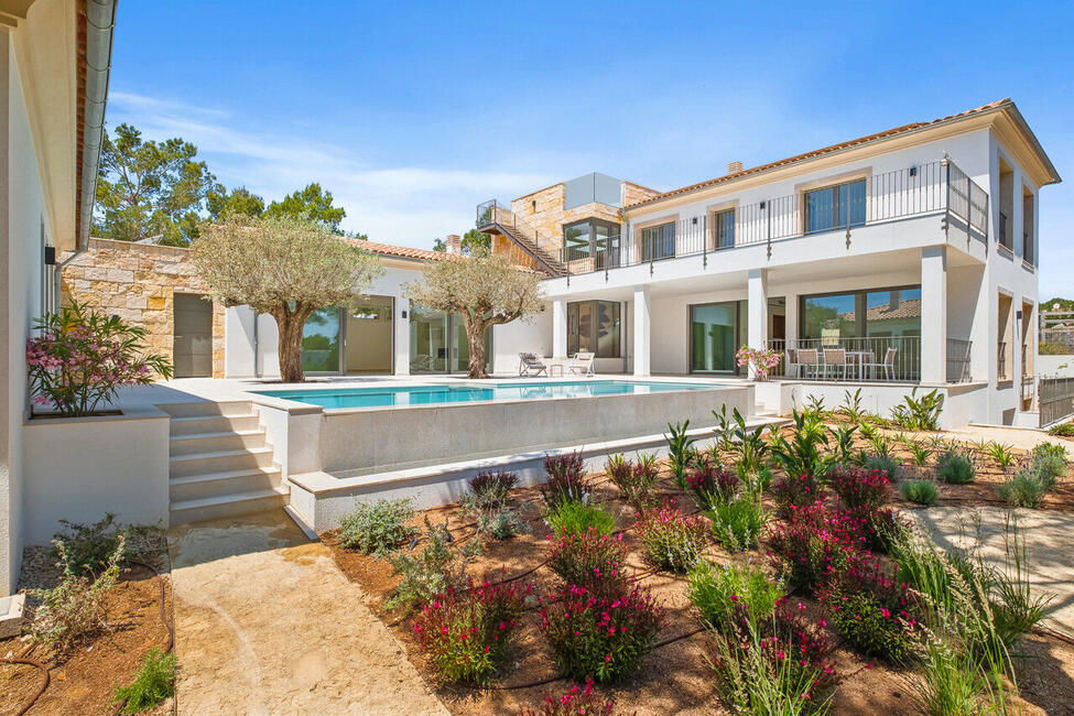 Hübsche Neubau-Villa mit Pool und Teilmeerblick in Sol de Mallorca