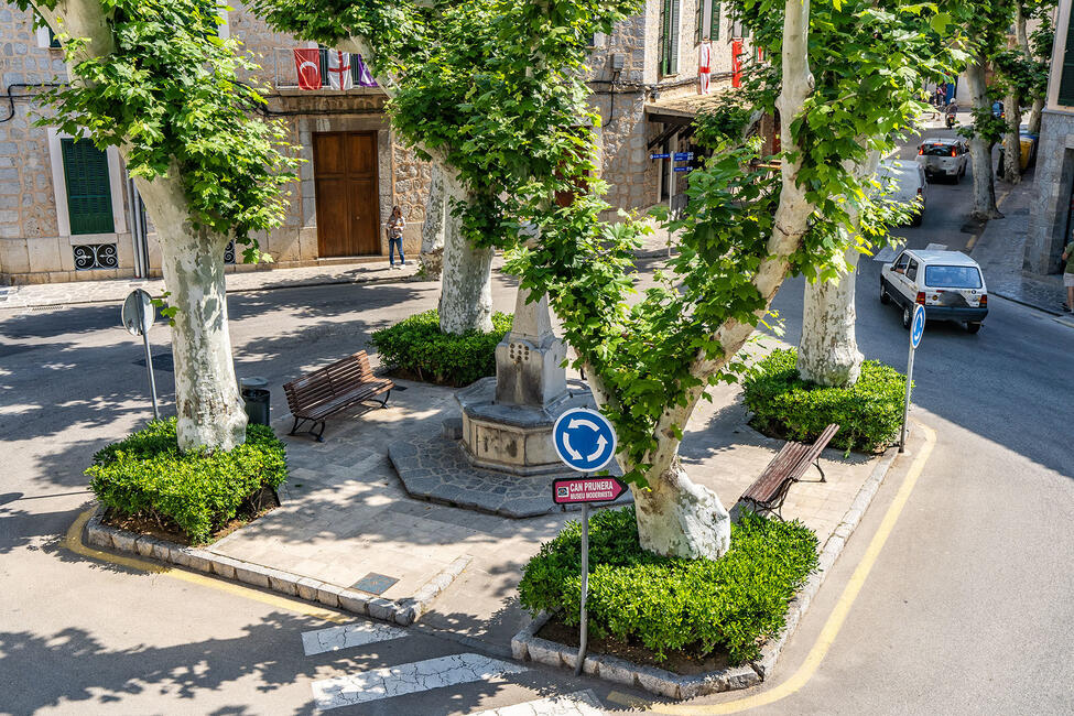 Modernes Neubau-Stadthaus mit Bergblick im Herzen von Sóller