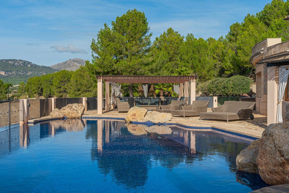 Luxuriöses Anwesen mit Pool und fantastischer Aussicht in Es Capdella