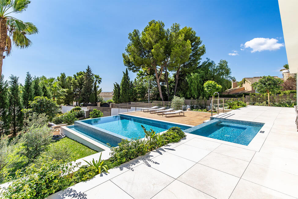 Fantastische Villa mit Meerblick in Golfplatznähe in Bendinat