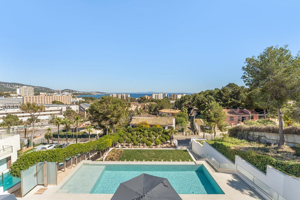 Atemberaubende Neubau-Villa mit Meerblick und Fahrstuhl in Palmanova