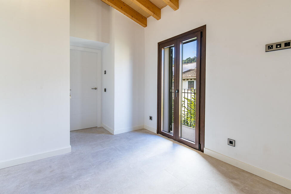 Modernes Neubau-Stadthaus mit Bergblick im Herzen von Sóller