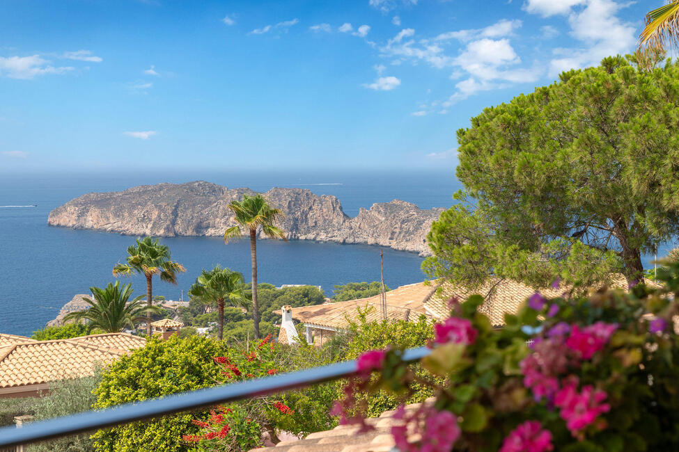 Luxusvilla mit unverbaubarem Meerblick in begehrter Lage von Nova Santa Ponsa