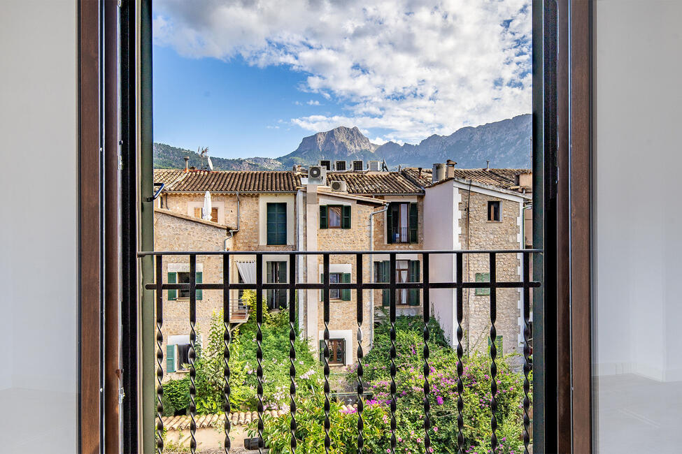 Modernes Neubau-Stadthaus mit Bergblick im Herzen von Sóller