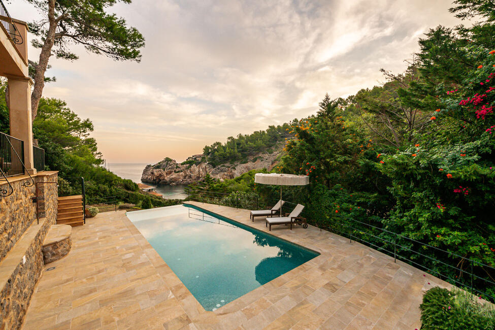 Rustikale Villa in 1. Meereslinie mit einzigartigem Meer- und Bergblick in Deia