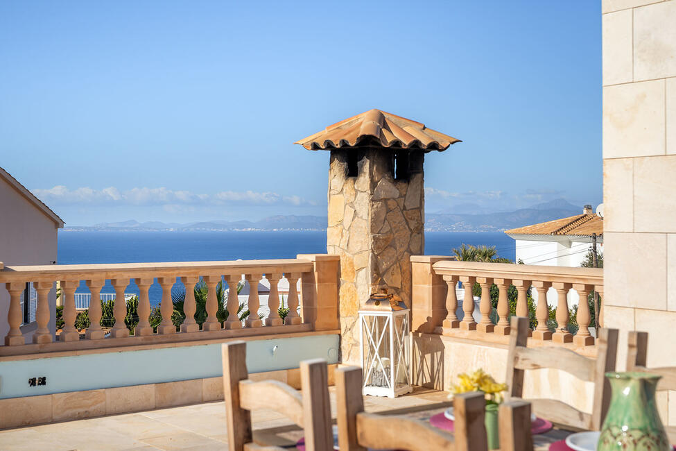 Mallorquinische Villa mit traumhaftem Meerblick und Ferienlizenz in Bahia Grande