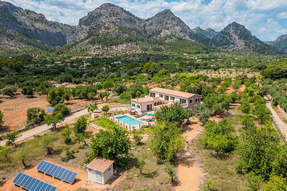 Herrschaftliche Finca mit Pool in sonniger Lage bei Bunyola