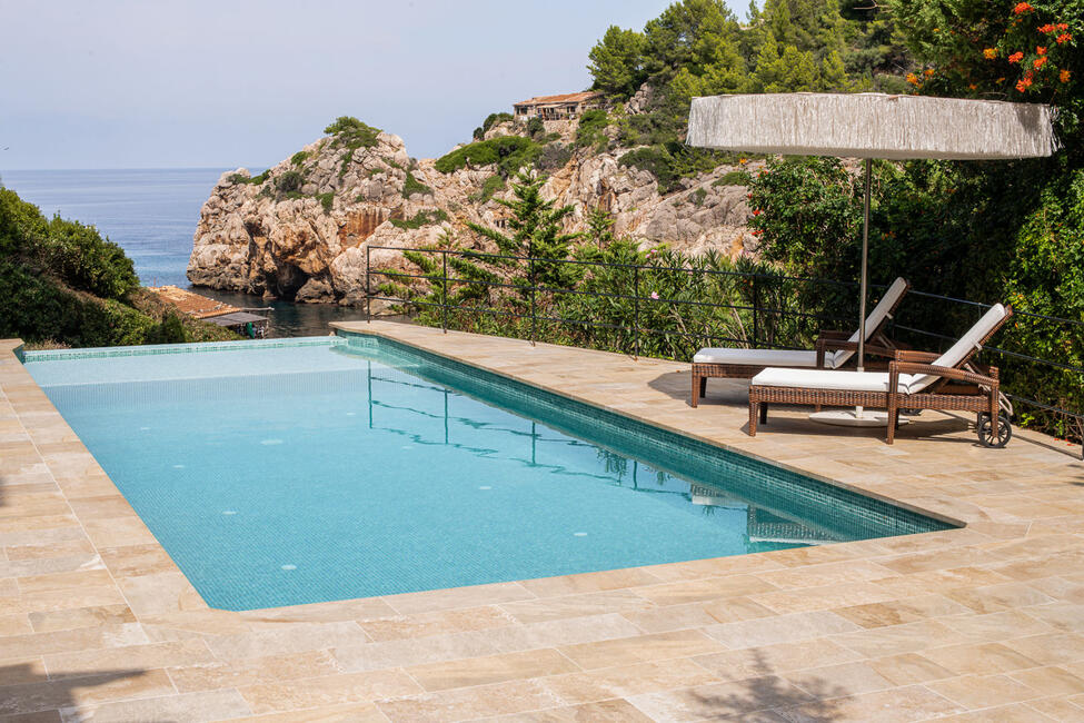 Rustikale Villa in 1. Meereslinie mit einzigartigem Meer- und Bergblick in Deia