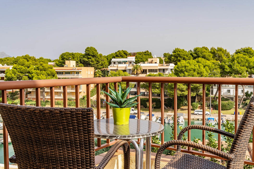 Attraktive Maisonette-Wohnung mit Blick auf den Yachtclub von Santa Ponsa