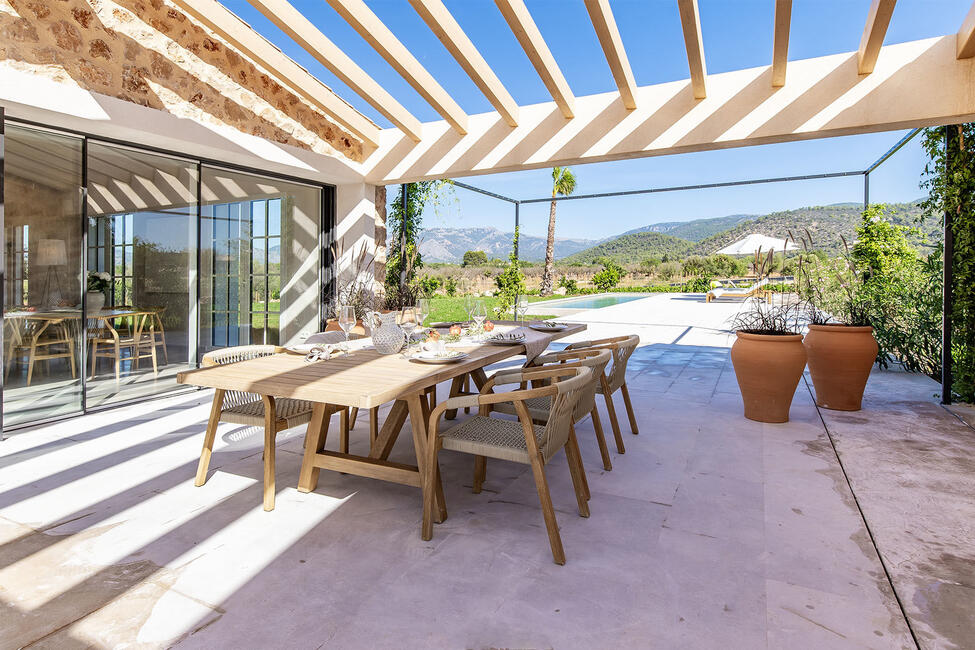 Ebenerdige Neubau-Finca mit Pool und traumhaftem Ausblick in Santa Maria del Cami