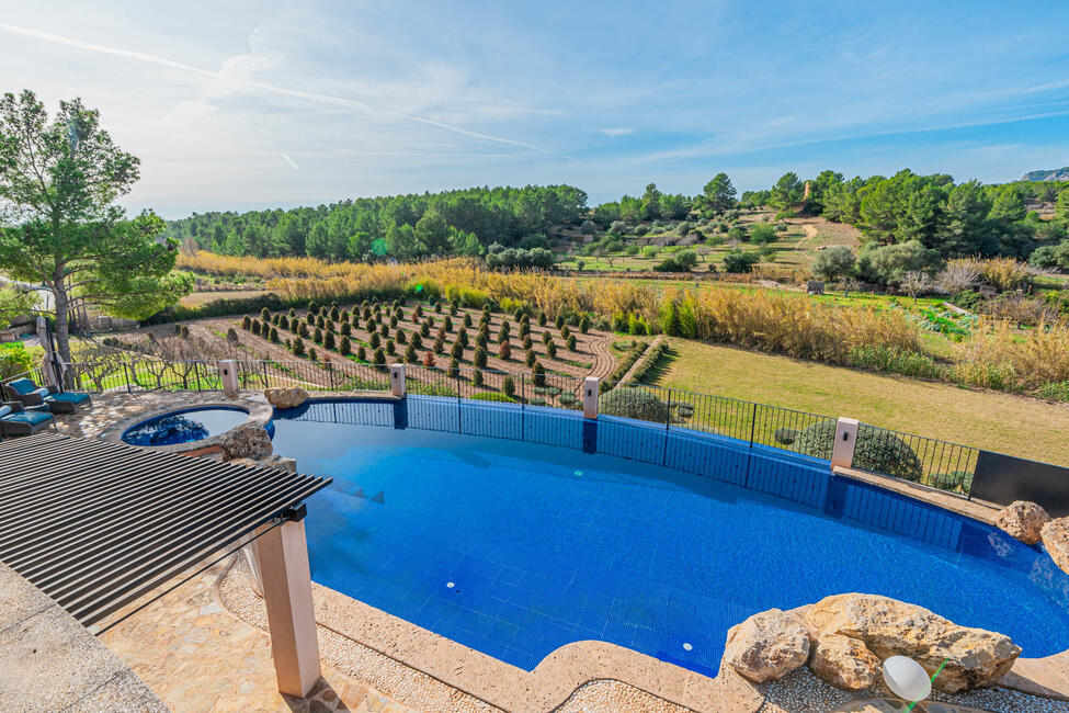 Luxuriöses Anwesen mit Pool und fantastischer Aussicht in Es Capdella