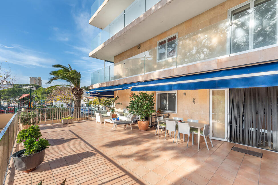 Attraktives Erdgeschoss-Apartment mit toller Terrasse und Meerblick in Palmanova