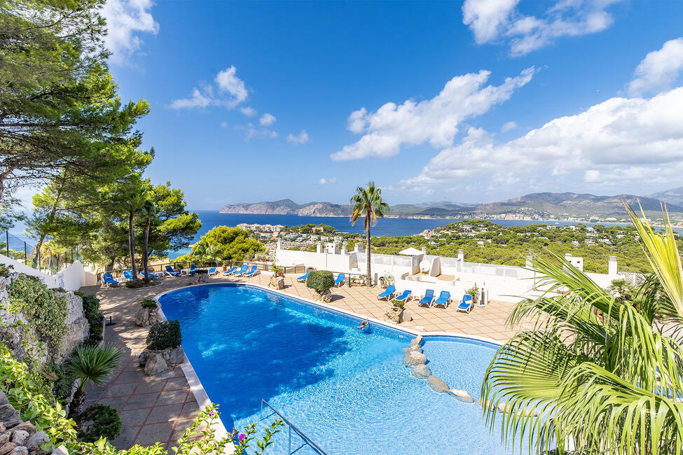 Attraktives Maisonette-Apartment mit fantastischem Meerblick in Santa Ponsa