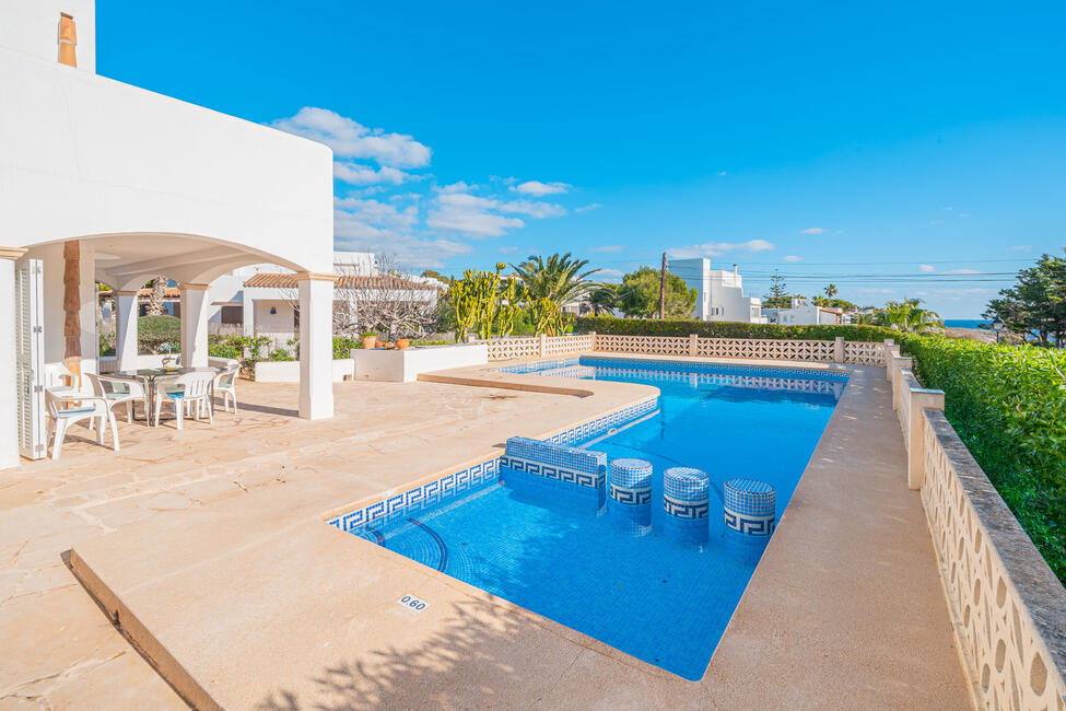 Fabelhafte Villa mit Meerblick und Pool, nah am Strand in Cala d’Or