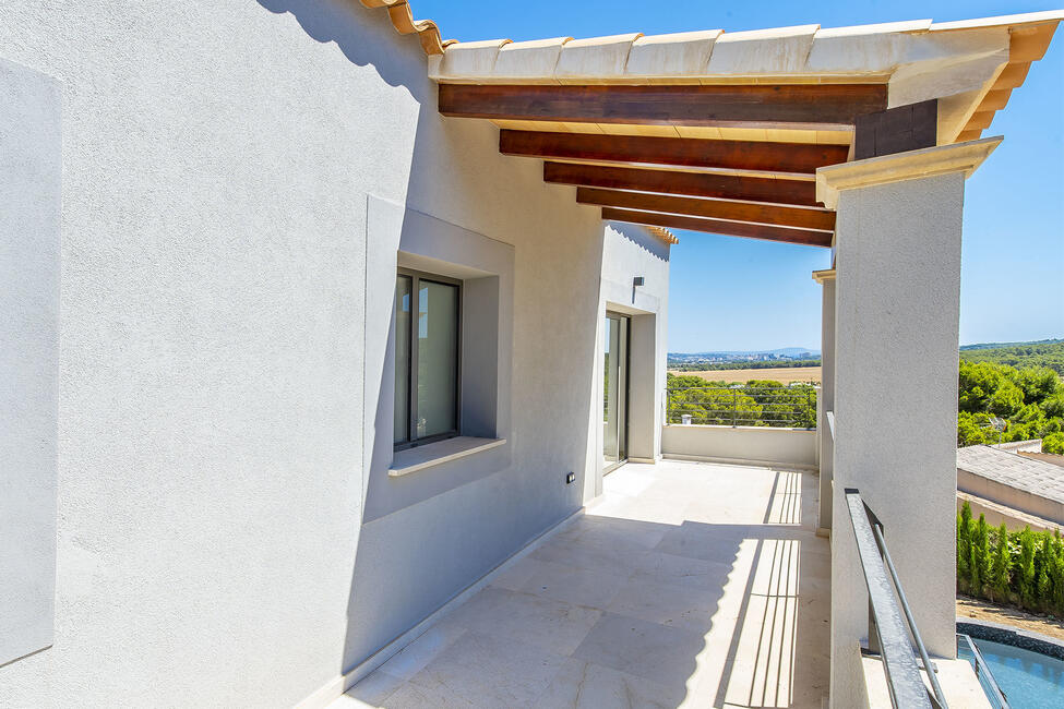 Sonnige Neubau-Villa mit Pool und Aussicht in El Toro