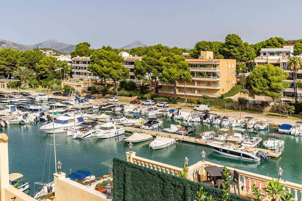 Attraktive Maisonette-Wohnung mit Blick auf den Yachtclub von Santa Ponsa