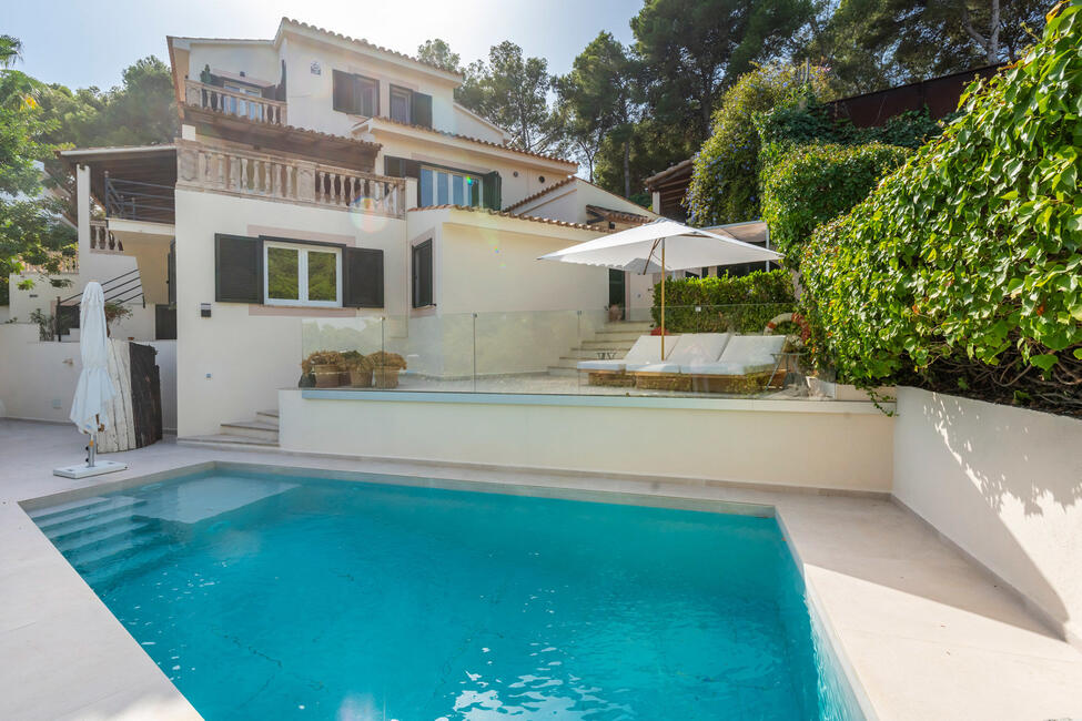 Mediterrane Villa mit Pool, Teilmeerblick und Gästeapartment in Genova