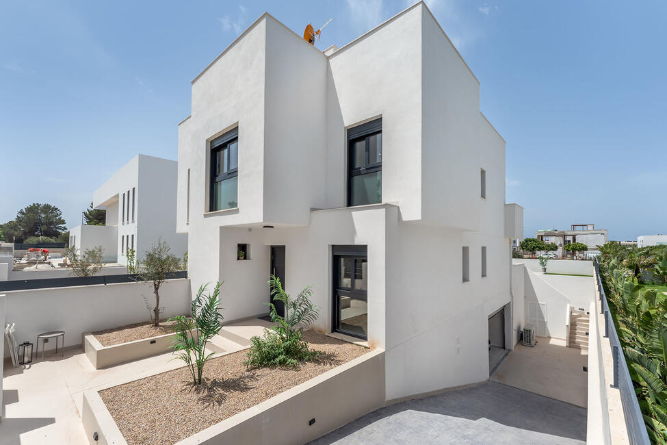 Moderne Neubau-Doppelhaushälfte mit Meerblick in Puig de Ros