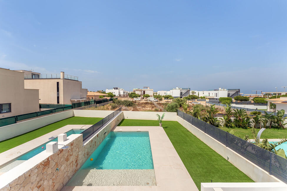 Moderne Neubau-Doppelhaushälfte mit Meerblick in Puig de Ros