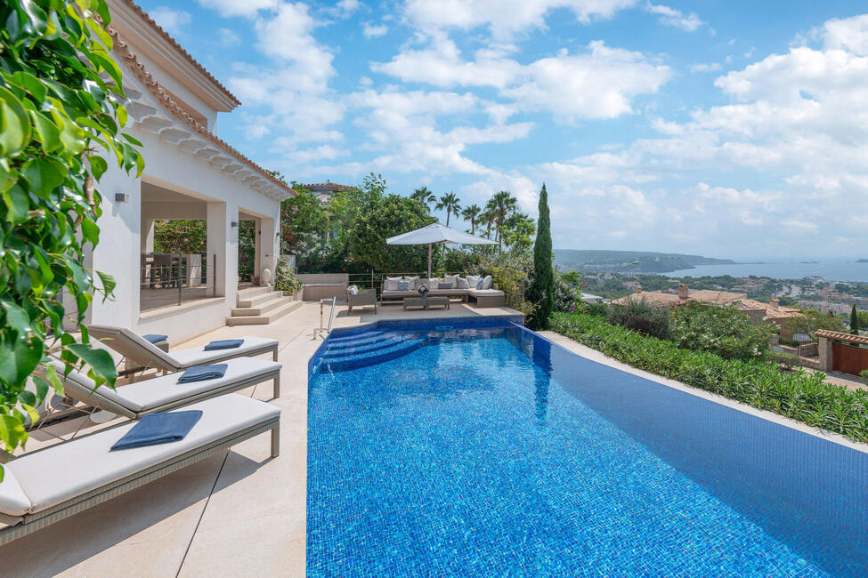 Luxusvilla mit unverbaubarem Meerblick in begehrter Lage von Nova Santa Ponsa