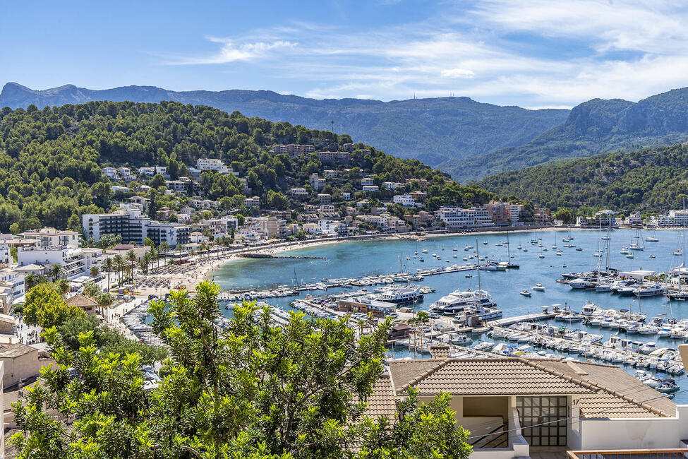 Modernes Neubau-Stadthaus mit Bergblick im Herzen von Sóller