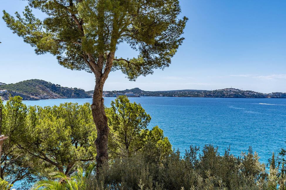 Beeindruckende Villa in 1. Meereslinie und privatem Meerzugang in Cala Fornells