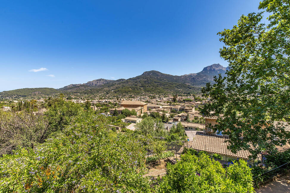 Modernes Neubau-Stadthaus mit Bergblick im Herzen von Sóller