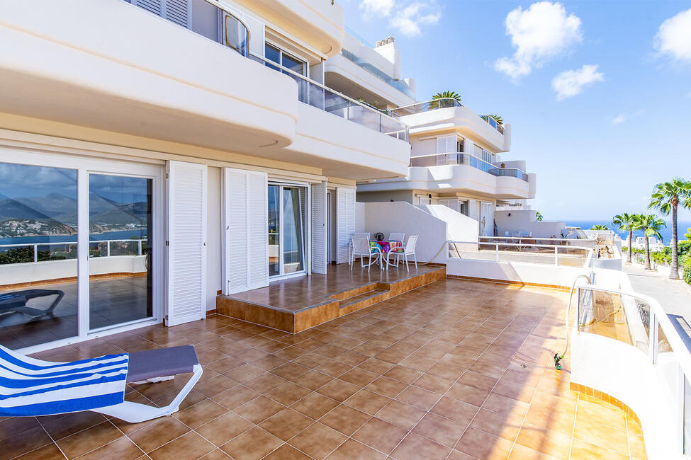 Attraktives Maisonette-Apartment mit fantastischem Meerblick in Santa Ponsa