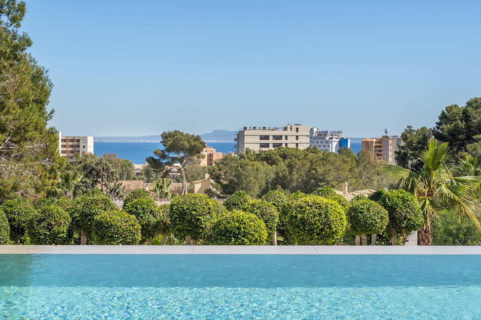 Atemberaubende Neubau-Villa mit Meerblick und Fahrstuhl in Palmanova