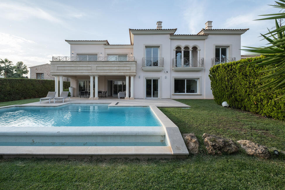 Imposante Villa mit Salzwasserpool und gepflegtem Aussenbereich in Santa Ponsa