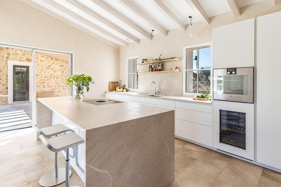 Ebenerdige Neubau-Finca mit Pool und traumhaftem Ausblick in Santa Maria del Cami