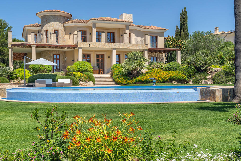 Faszinierende Luxus-Villa mit Pool und tollem Meerblick in Cala Vinyas