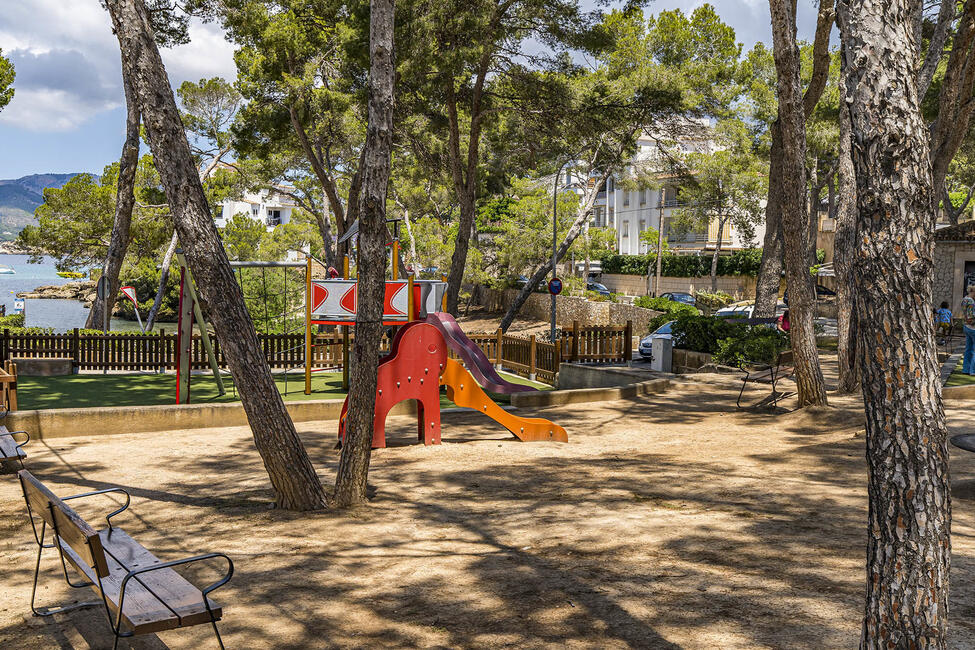 Attraktives Reiheneckhaus mit Gemeinschaftspool in Hafennähe in Santa Ponsa