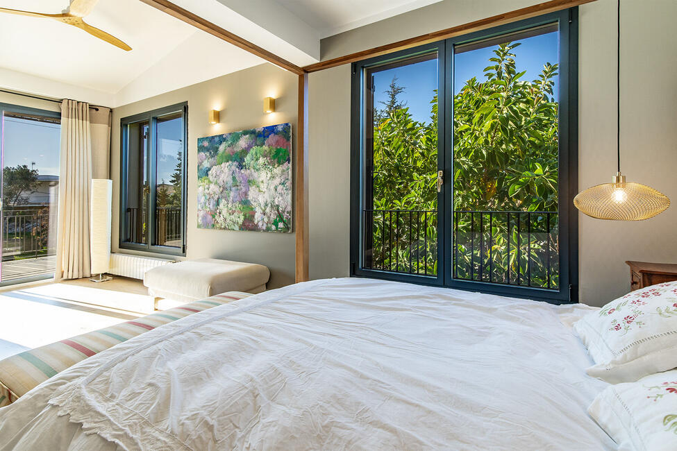 Attraktive Doppelhaushälfte mit Dachterrasse und Meerblick in Bahia Blava